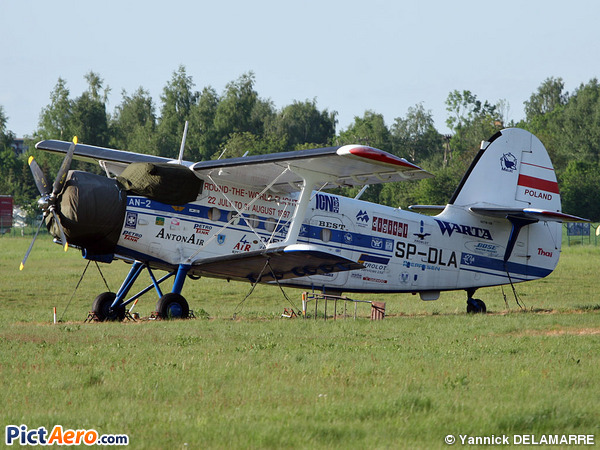 Antonov An-2 (Private / Privé)