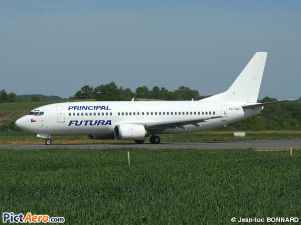 Boeing 737-33A (Sky Airline)