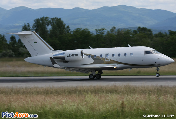 Canadair CL-600-2B16 Challenger 605 (Air VB)