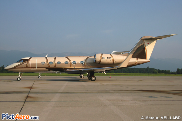 Gulfstream Aerospace G-450 (Private / Privé)