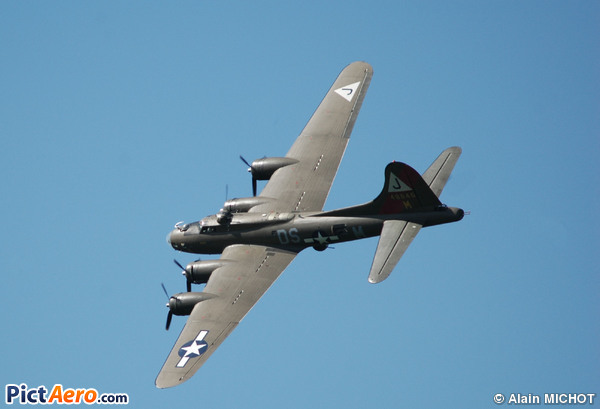 Boeing B-17G (Association Forteresse toujours Volante)