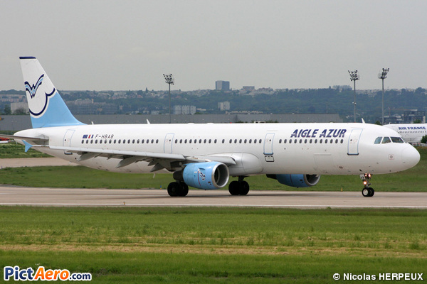 Airbus A321-211 (Aigle Azur)