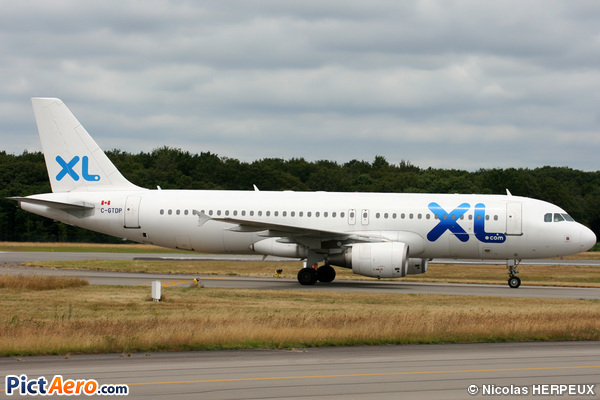 Airbus A320-214 (XL Airways France)