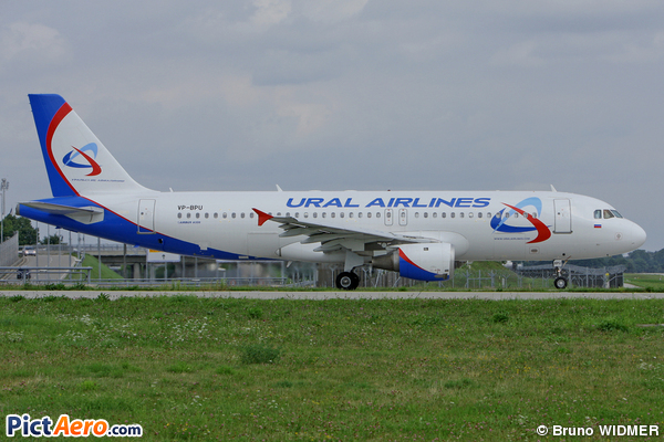 Airbus A320-211 (Ural Airlines)