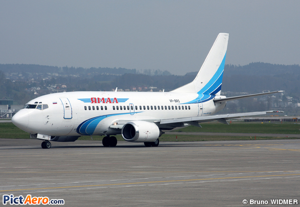 Boeing 737-528 (Yamal Airlines)