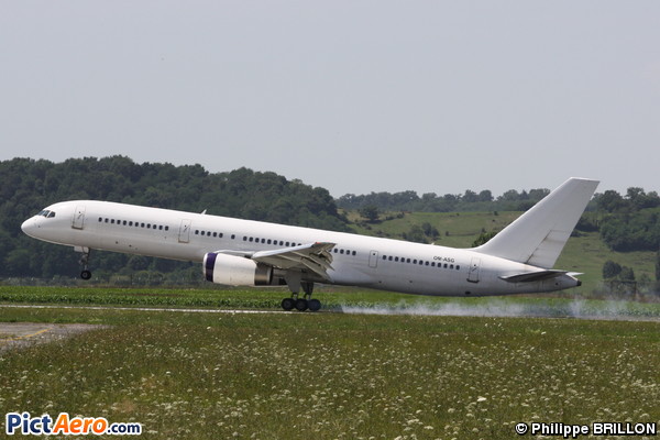 Boeing 757-28A (Air Slovakia)