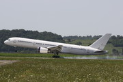 Boeing 757-28A (OM-ASG)