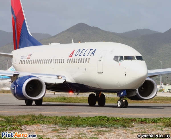 Boeing 737-732 (Delta Air Lines)