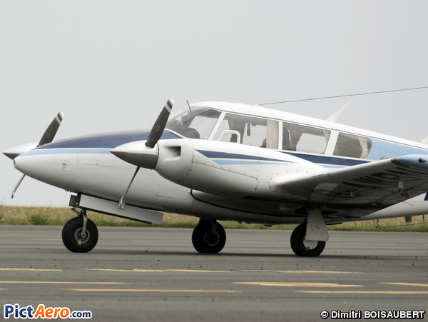 Piper PA-30-160 Twin Commanche (Private / Privé)