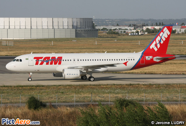 Airbus A320-232 (TAM Linhas Aéreas)