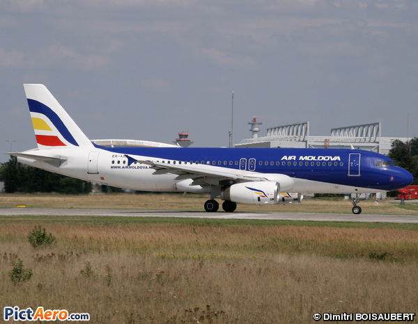 Airbus A320-233 (Air Moldova)