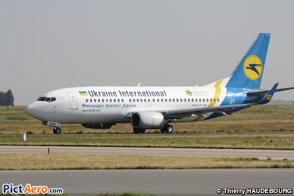 Boeing 737-36N (Ukraine International Airlines)