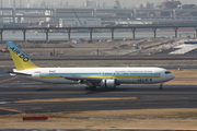 Boeing 767-33A/ER (JA98AD)