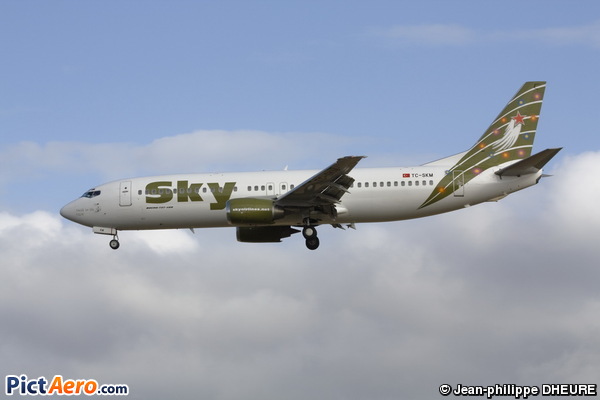 Boeing 737-49R (Sky Airlines)