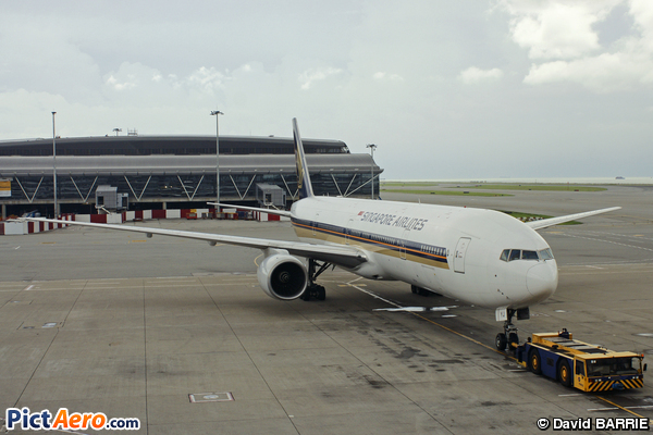 Boeing 777-312 (Singapore Airlines)