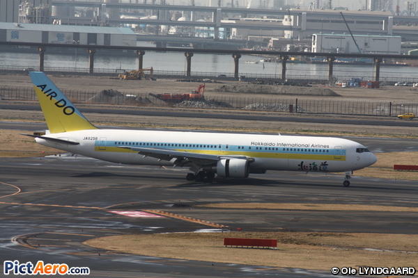Boeing 767-381/ER (Hokkaido International Airlines)