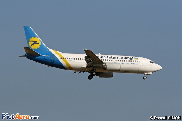 Boeing 737-341 (Ukraine International Airlines)