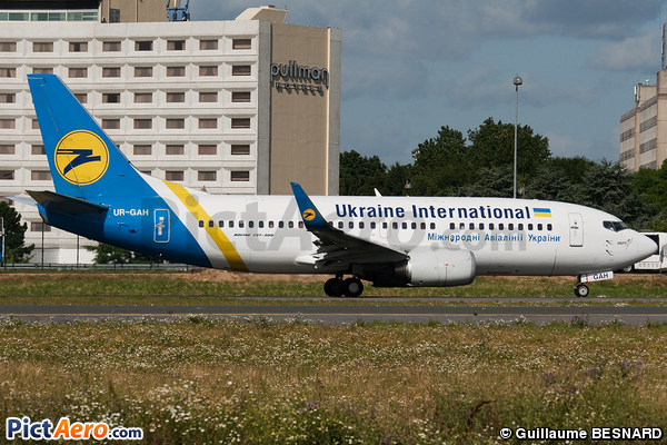 Boeing 737-32Q (Ukraine International Airlines)