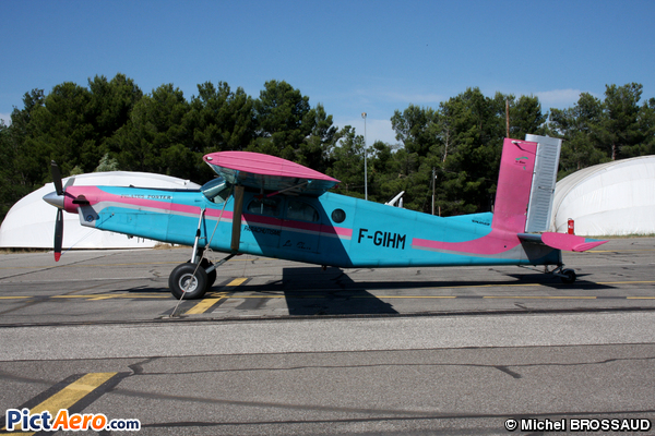 Pilatus PC-6/B2-H2 Turbo Porter (Parachutisme du Blanc - C.E.R.P.O)