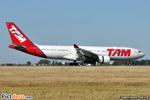 Airbus A330-223 (TAM Linhas Aéreas)
