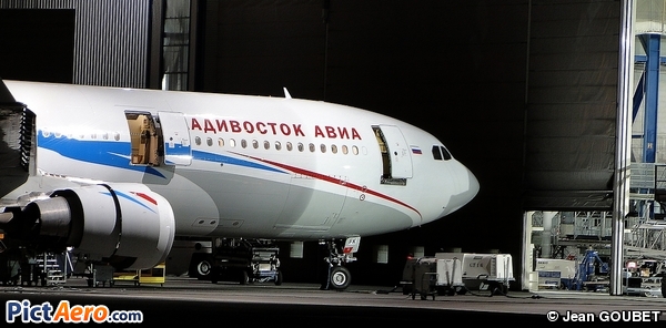 Airbus A330-301 (Vladivostok Air)