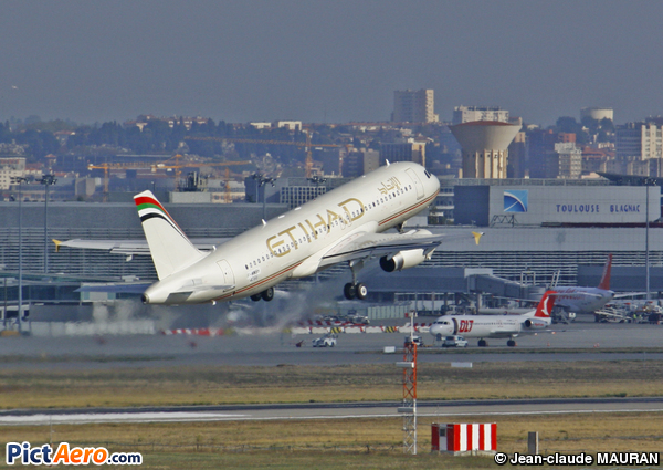 Airbus A320-212 (Etihad Airways)