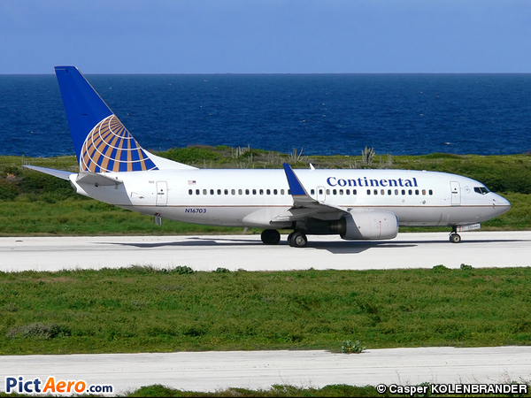 Boeing 737-724 (Continental Airlines)
