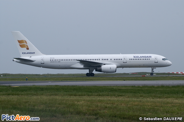 Boeing 757-208 (Icelandair)