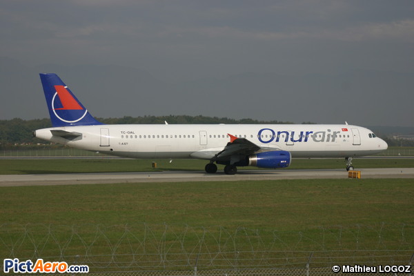 Airbus A321-231 (Onur Air)