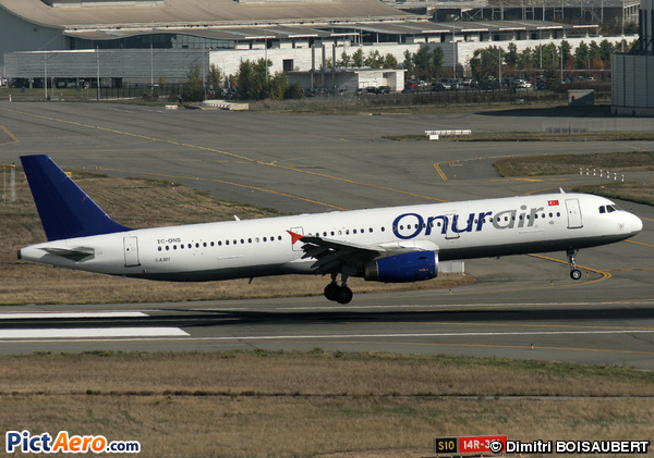Airbus A321-131 (Onur Air)
