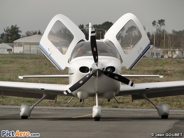 Cirrus SR-20 (CAPAM (Cercle Aéronautique des Personnels de l'Aéroport de Mérignac))