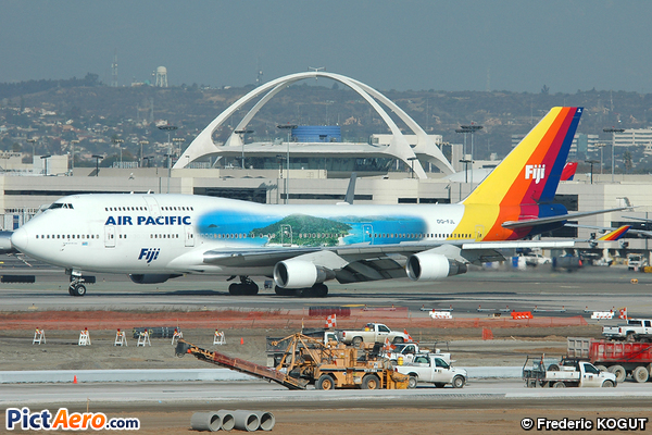 Boeing 747-412 (Air Pacific)