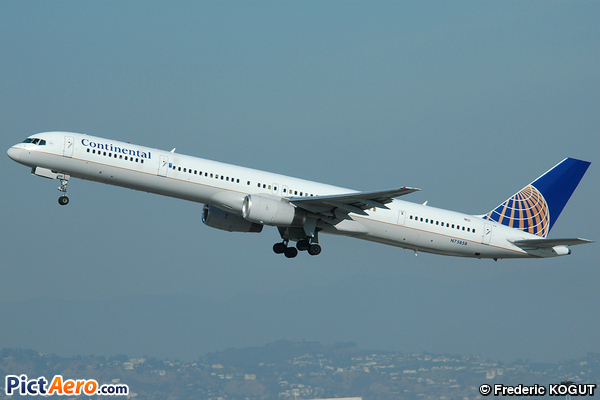 Boeing 757-324 (Continental Airlines)