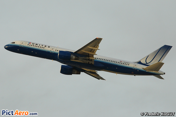 Boeing 757-222 (United Airlines)