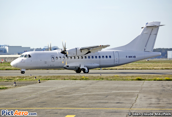 ATR 42-300 (Atlantique Air Assistance)