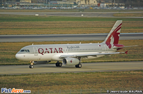Airbus A320-212 (Qatar Airways)