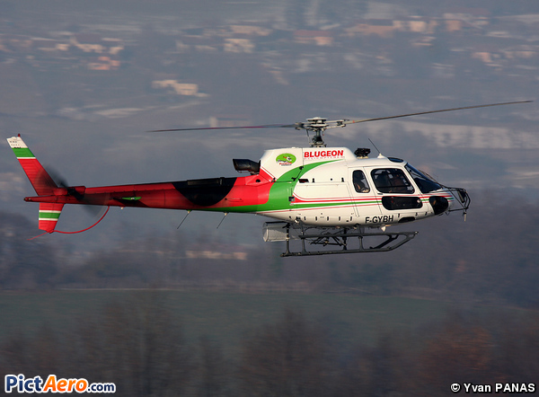 Aérospatiale AS-350 B3 Ecureuil (Blugeon Helicopteres)