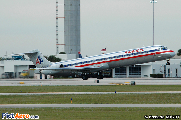 McDonnell Douglas MD-82 (DC-9-82) (American Airlines)