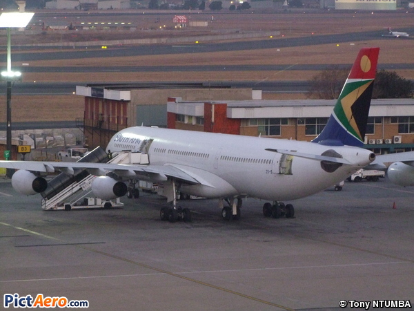Airbus A340-211 (South African Airways)