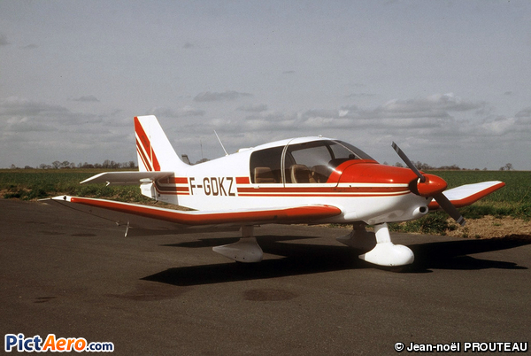 Robin DR-400-160 (Aéroclub de Villeneuve-sur-Lot)