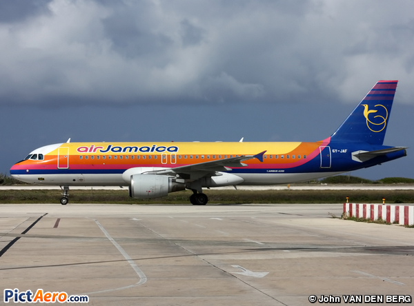 Airbus A320-214 (Air Jamaica)