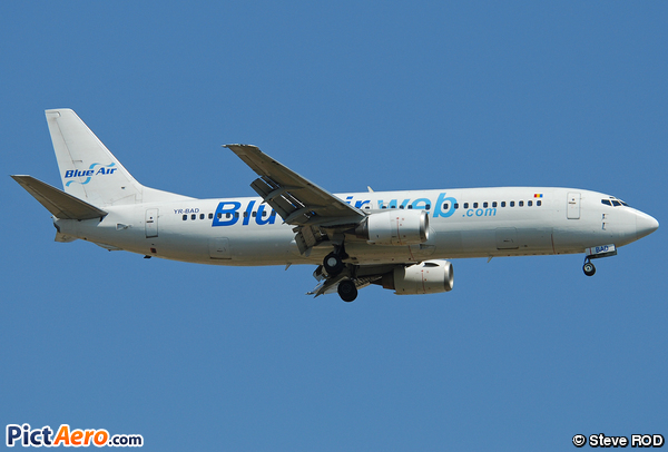 Boeing 737-4C9 (Blue Air)