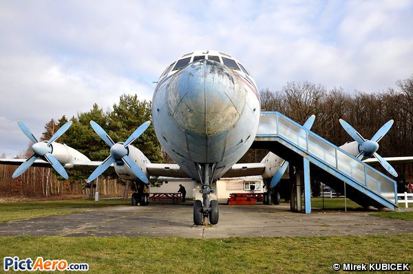 Iliouchine Il-18D (CSA Ceskoslovenske Aerolinie)
