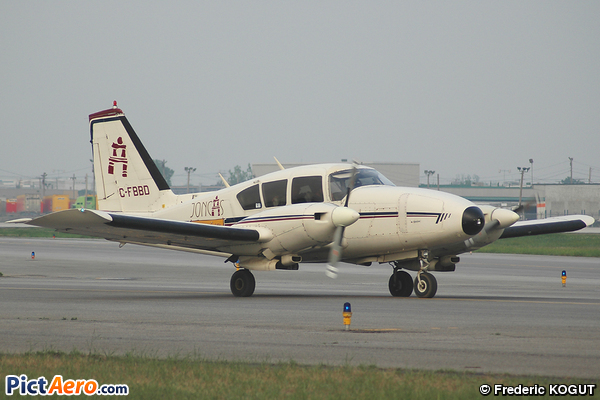 Piper PA-23-250 Aztec C (Privé)