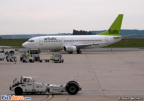 Boeing 737-31S (Air Baltic)