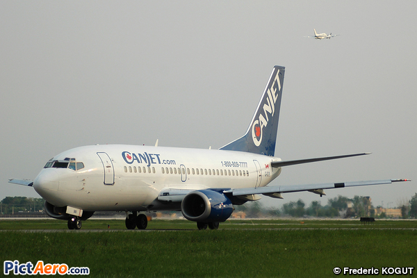 Boeing 737-522 (CanJet Airlines)