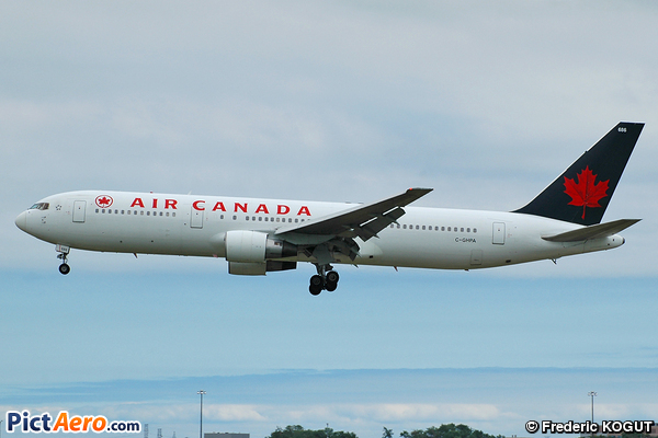Boeing 767-3Y0/ER (Air Canada)