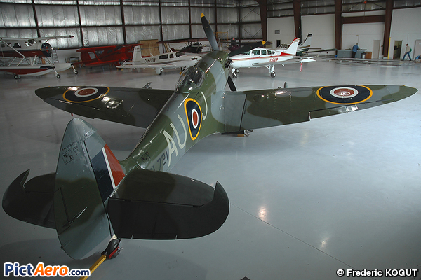 Supermarine Spitfire Mk.XVI (Vintage Wings Of Canada/Les Ailes d' Époque Du Canada)
