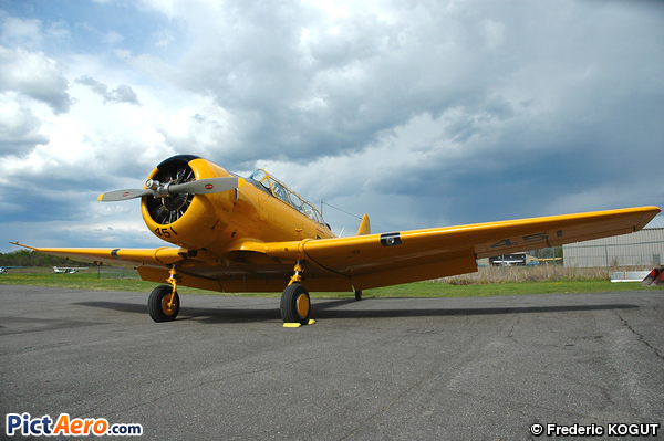CCF AT-6 Harvard Mk.IV (Vintage Wings Of Canada/Les Ailes d' Époque Du Canada)