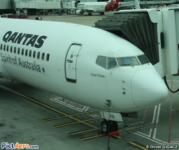 Boeing 737-838 (Qantas)